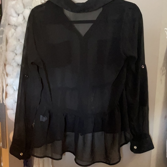 🖤3/$25 Sheer long sleeve black top with ruffled bottom & adjustable sleeves 🖤 - Picture 5 of 5